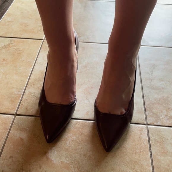 New with Tags Burgundy Marc Fisher Heels - Picture 1 of 5